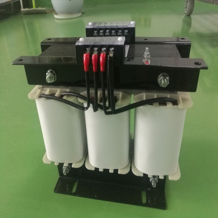 三相隔离变压器