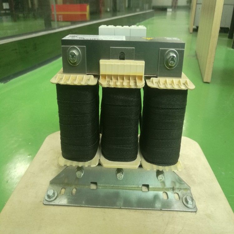 变频器进出电抗